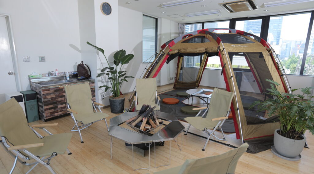 お母さん業界新聞8月号発行 特集「海と絵本とお母さん」